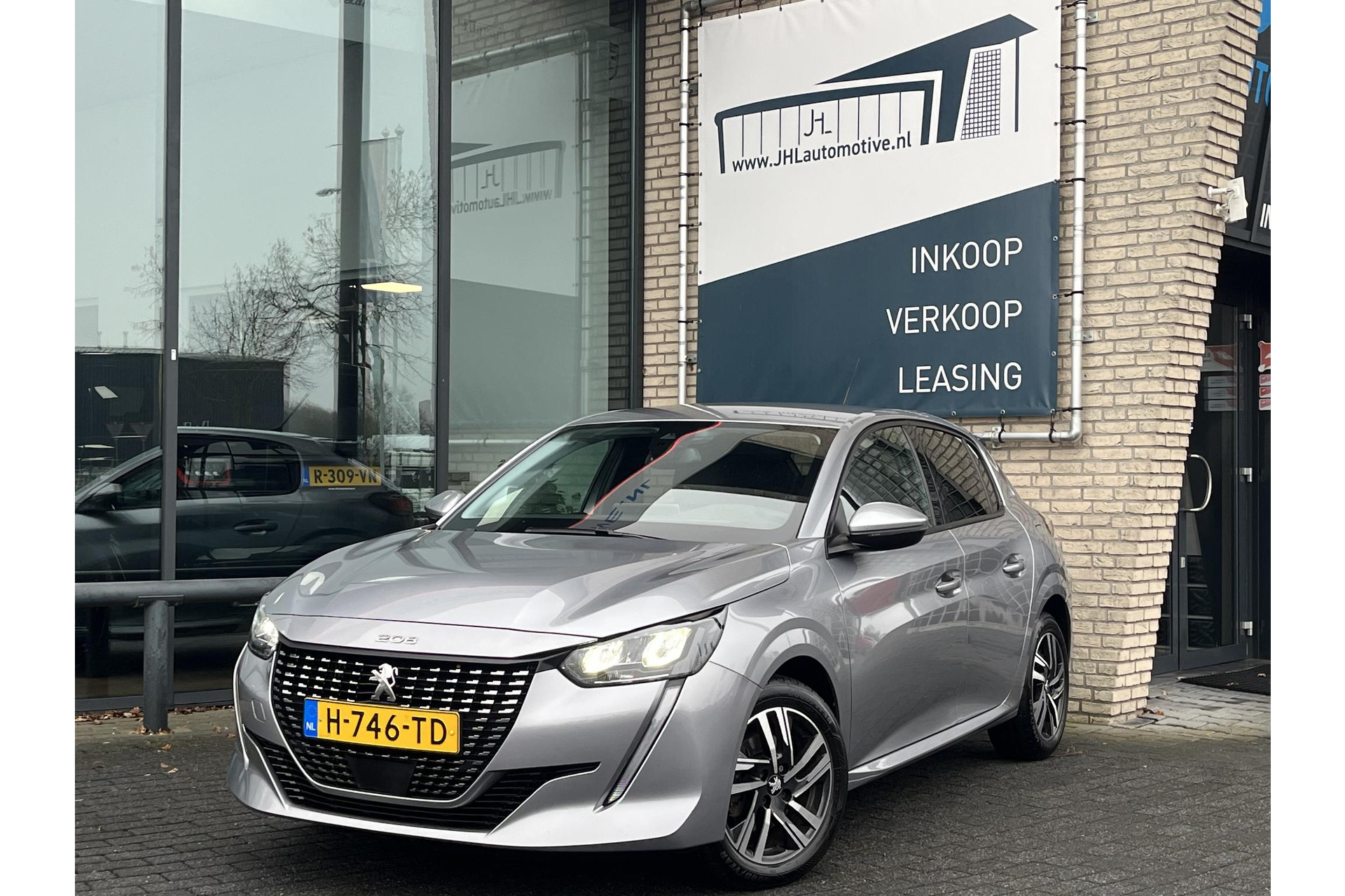 Peugeot 208 1.2 Allure*AUTOM*CARPLAY*ACC*LANE-ASS*NAVI*CAMERA*